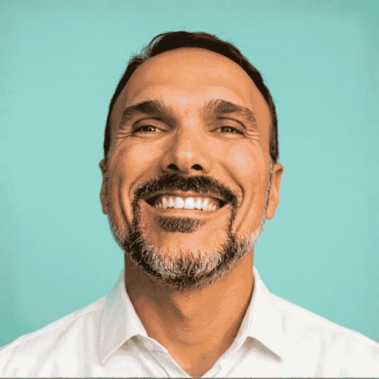 Alejandro Melidoni, fundador de Proyecto Awakenova y experto en coaching integral y liderazgo consciente